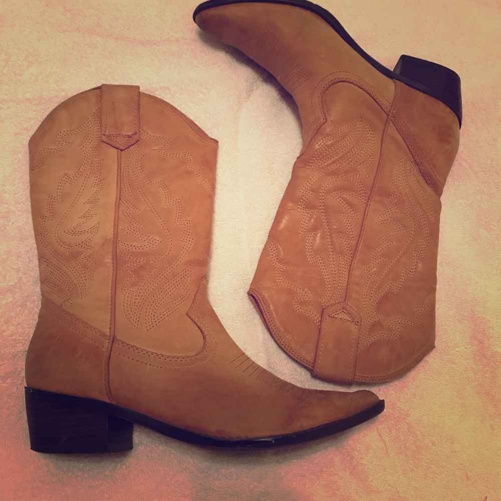 Vintage super soft pointed toe cowboy boots